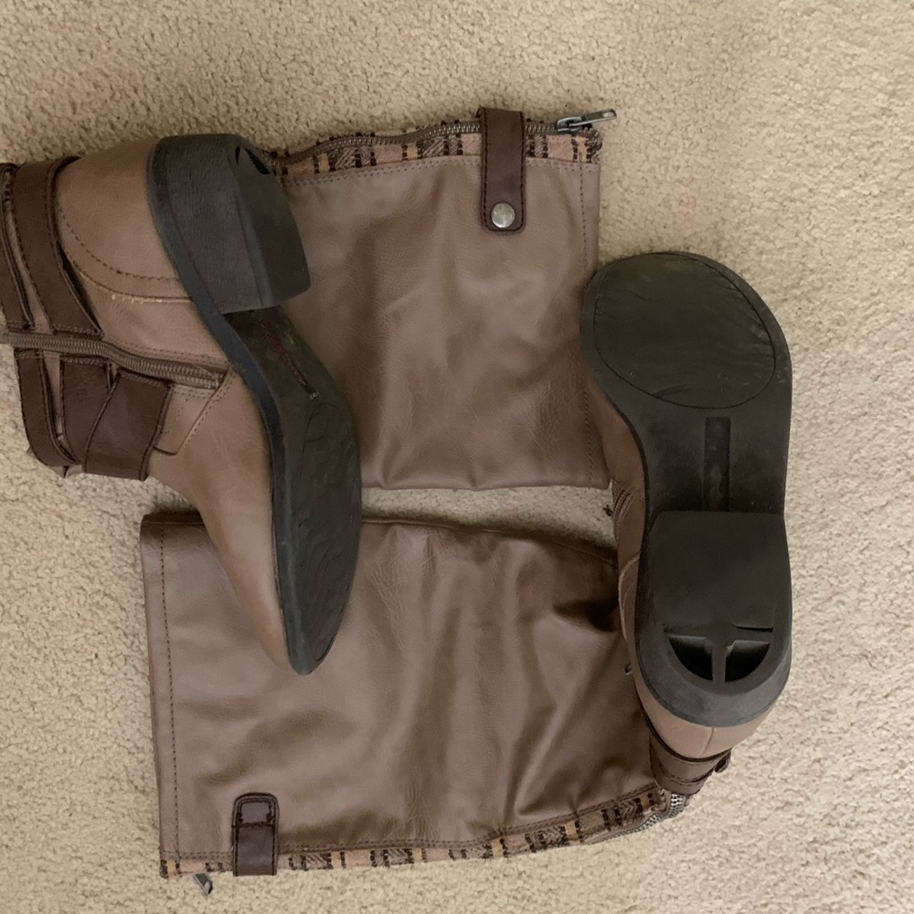 Boots - Picture 2 of 6